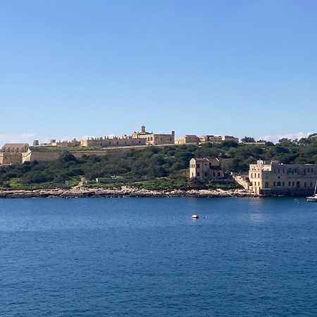 Charming Central Townhouse In Sliema Steps From Promenade And Sliema Ferry Apartment Luaran gambar
