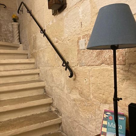 Charming Central Townhouse In Sliema Steps From Promenade And Sliema Ferry Apartment Luaran gambar
